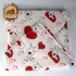 Kép 8/8 - Újraszalvéta fehér alapon piros „LOVE” kutyás mintával, 30×30 cm – Mimóza Műhely